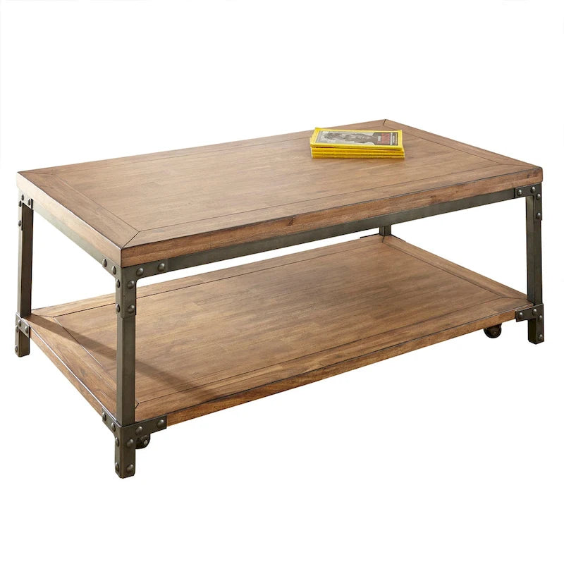 Table basse industrielle en bois et métal avec roulettes