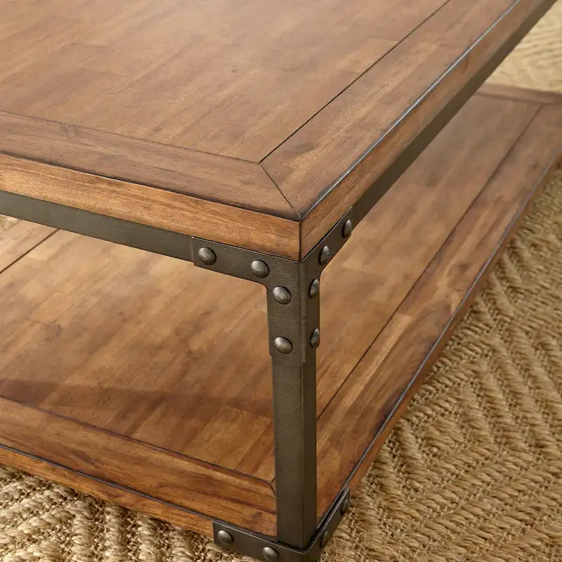 Table basse industrielle en bois et métal avec roulettes